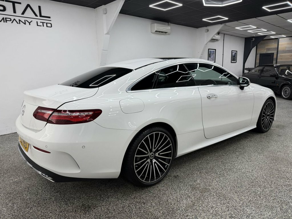 Mercedes-Benz E Class 2L Amg Line White #4