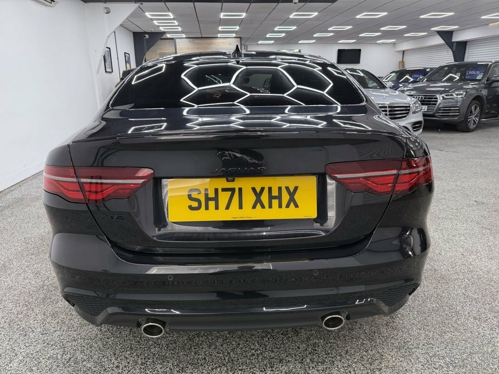 Jaguar XE 2L R-dynamic Black Black #4