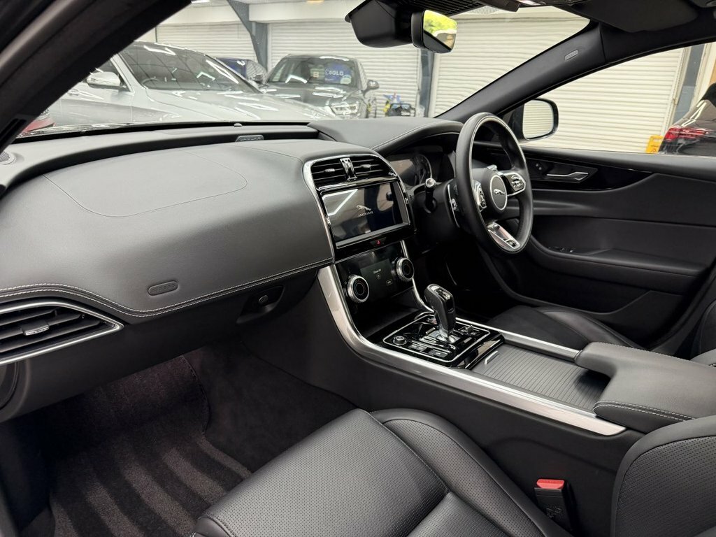 Jaguar XE R-dynamic Hse #19