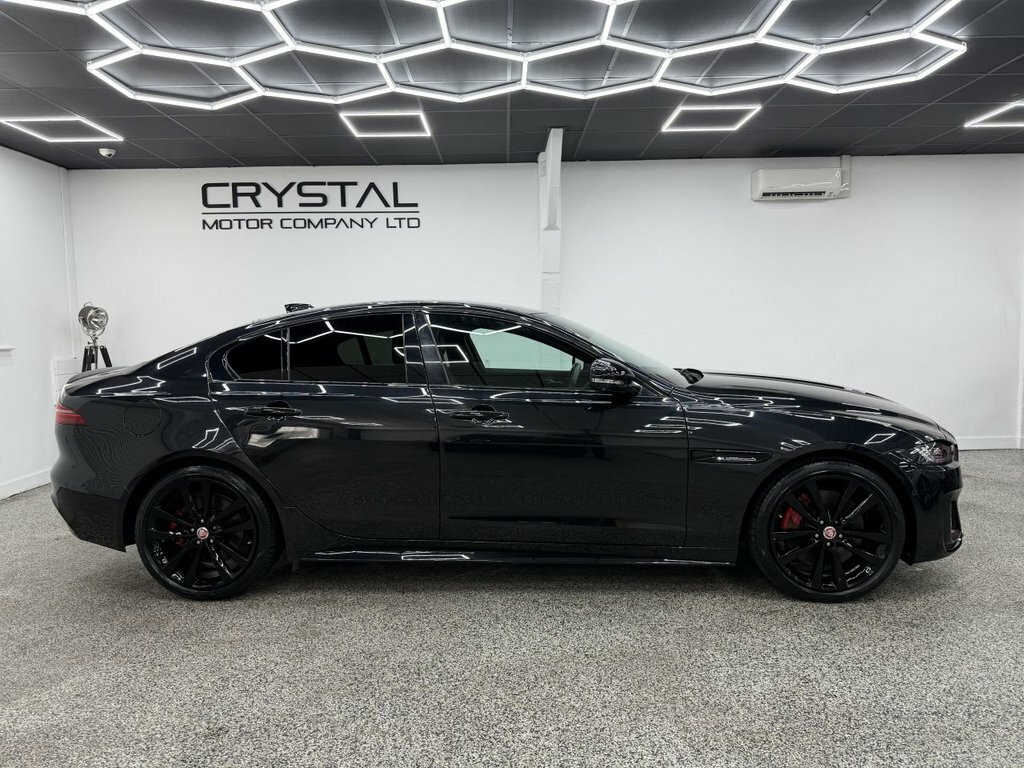Jaguar XE 2L R-dynamic Black Black #2
