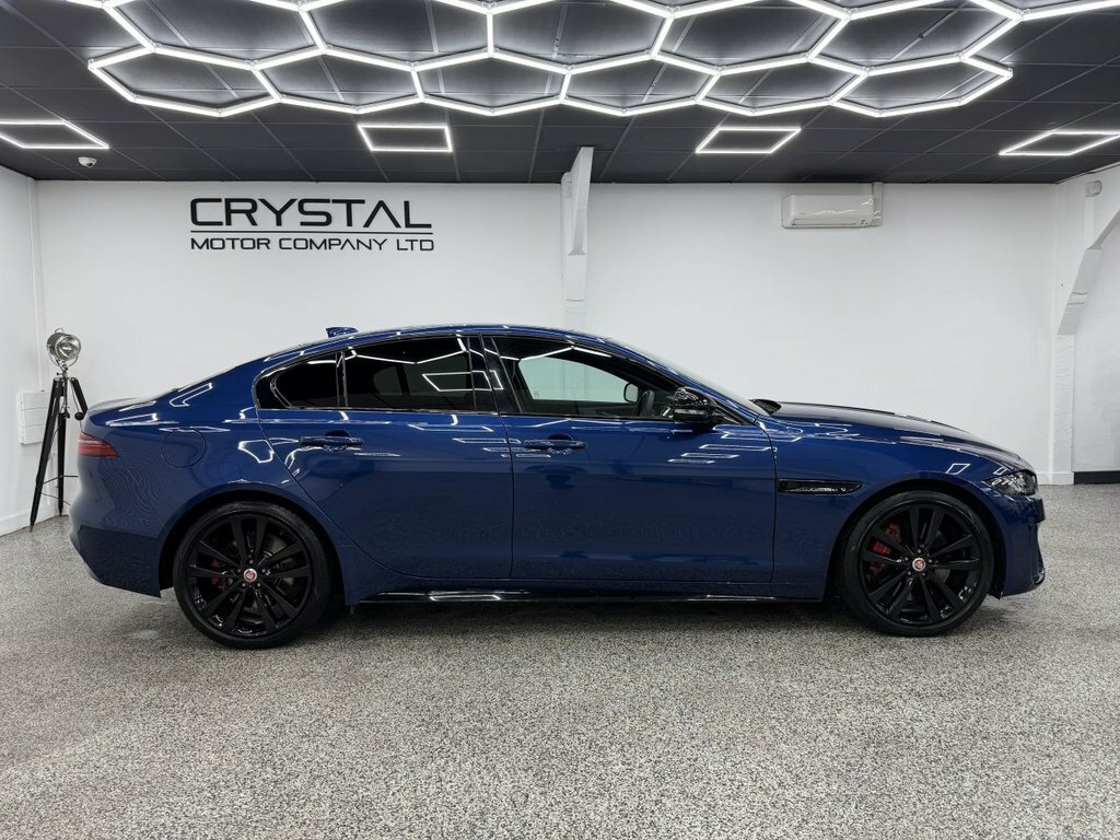 Jaguar XE 2L R-dynamic Black Blue #2