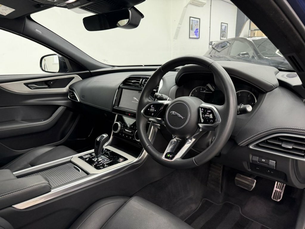 Jaguar XE 2L R-dynamic Se Black Blue #14