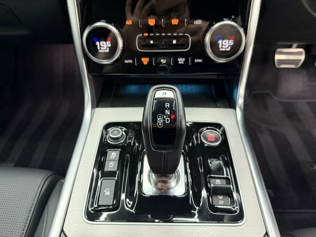 Jaguar XE 2L R-dynamic Se Black Blue #22