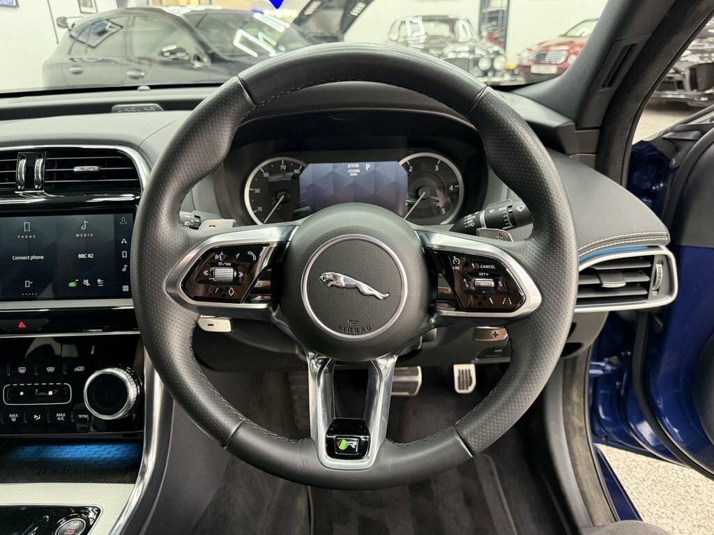 Jaguar XE 2L R-dynamic Se Black Blue #21