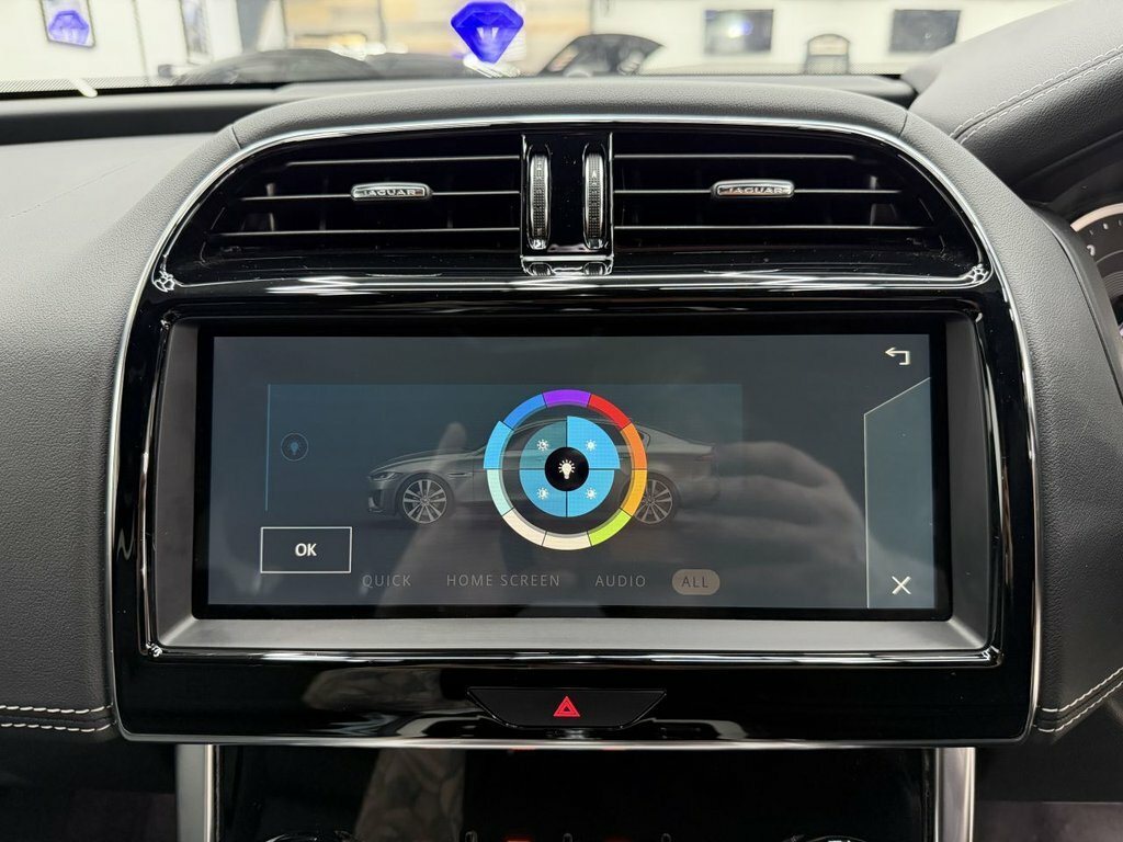 Jaguar XE 2L R-dynamic Se Black Blue #31