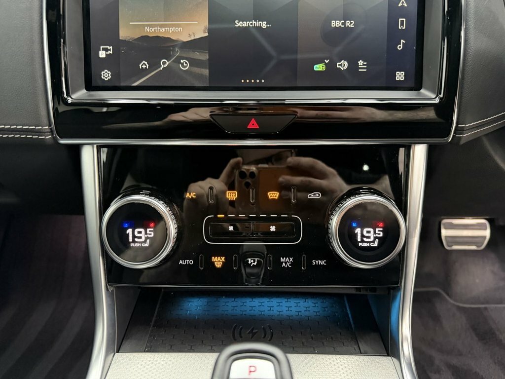 Jaguar XE 2L R-dynamic Se Black Blue #23