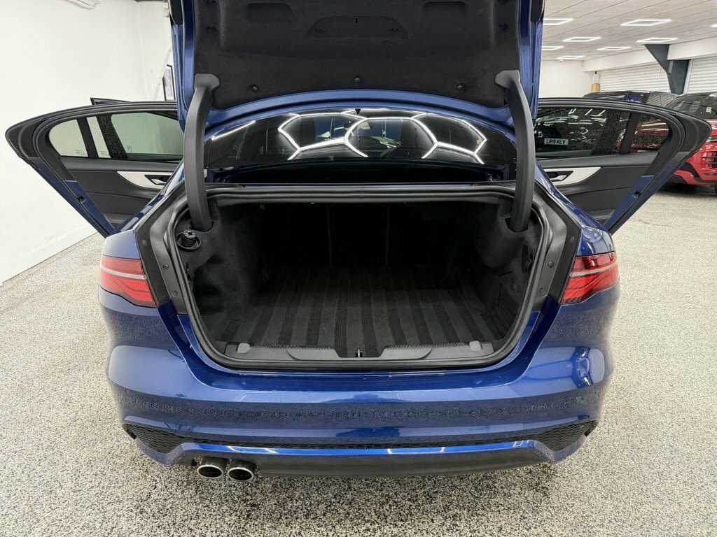 Jaguar XE 2L R-dynamic Se Black Blue #10