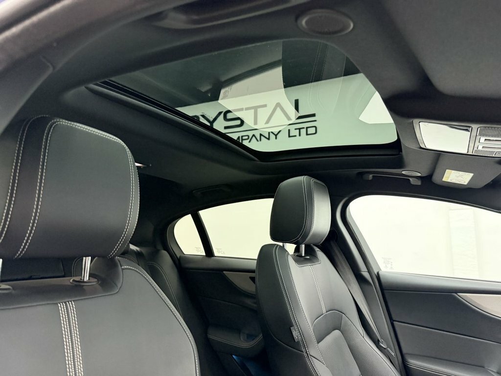 Jaguar XE 2L R-dynamic Se Black Blue #19