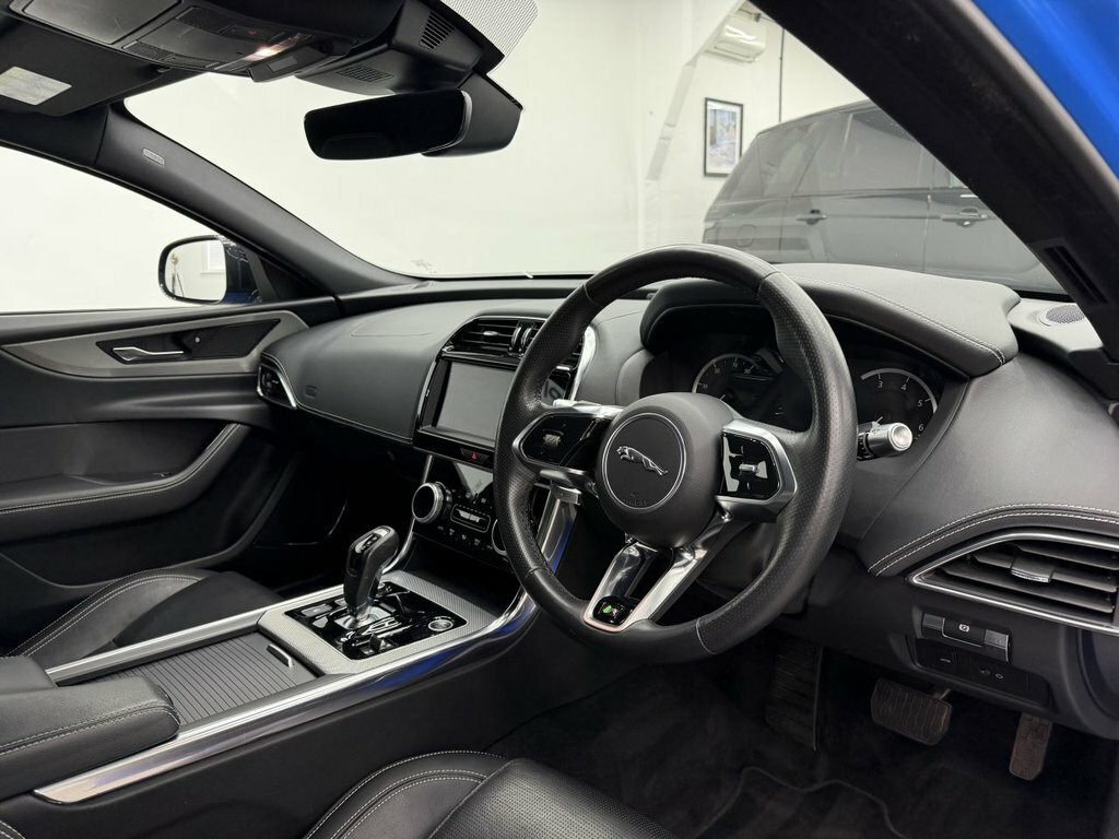 Jaguar XE 2.0 P250i R-dynamic Se Black #8