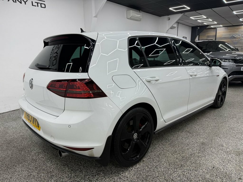 Volkswagen Golf 2L Gti Performance White #3