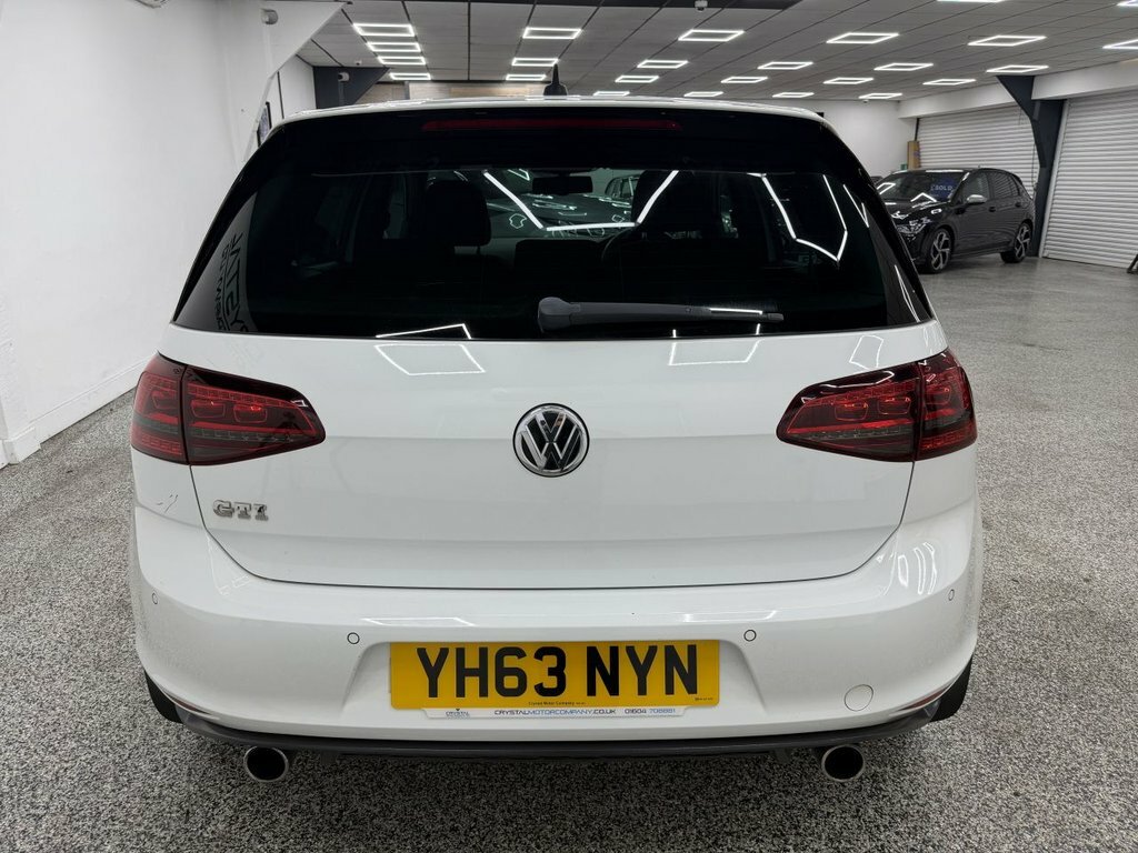 Volkswagen Golf 2L Gti Performance White #4