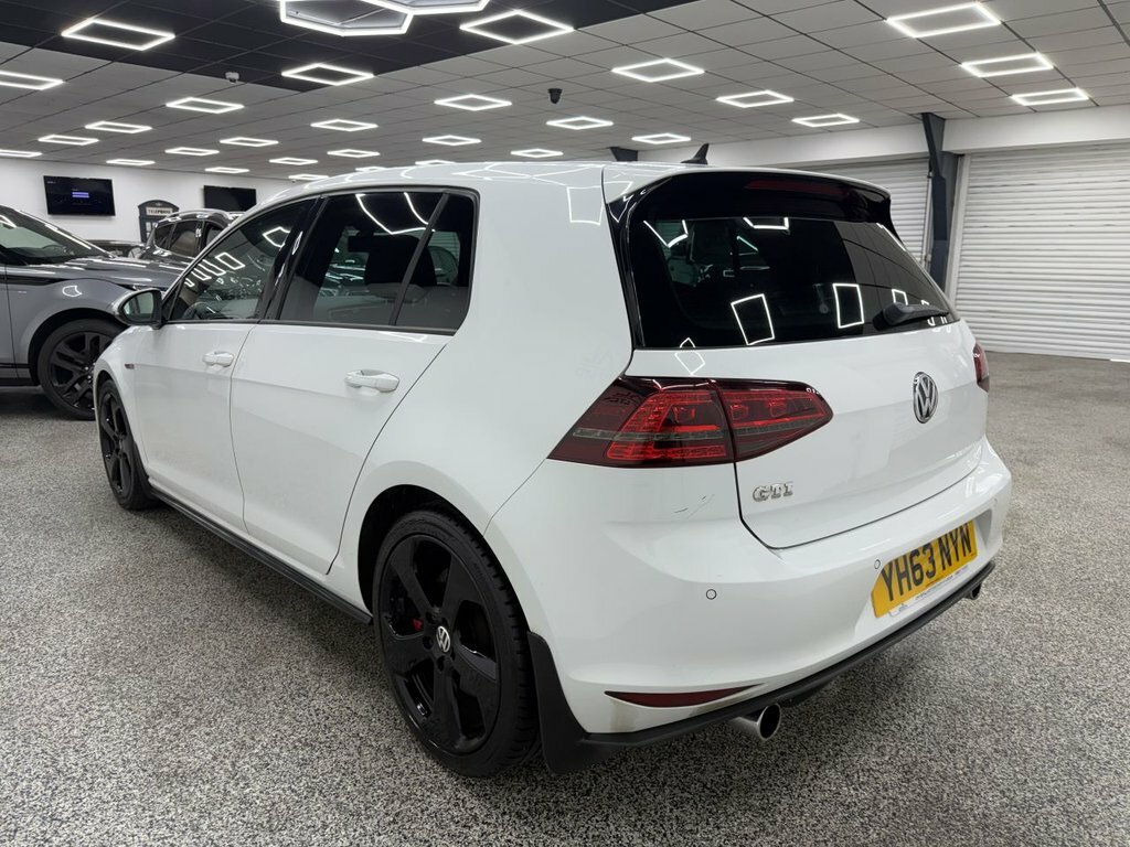 Volkswagen Golf 2L Gti Performance White #5