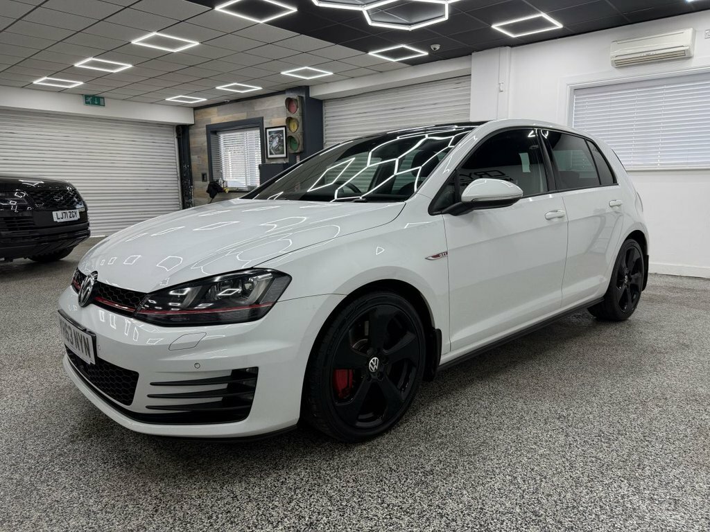 Volkswagen Golf 2L Gti Performance White #6