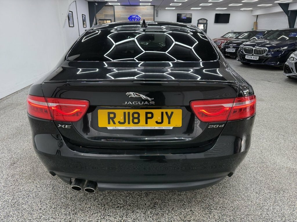 Jaguar XE Saloon Black #4