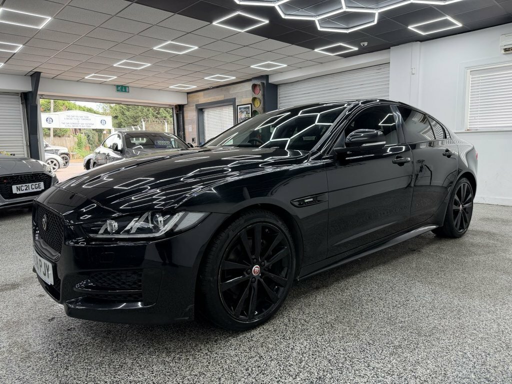 Jaguar XE Saloon Black #6