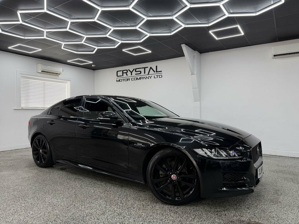 Jaguar XE Saloon Black