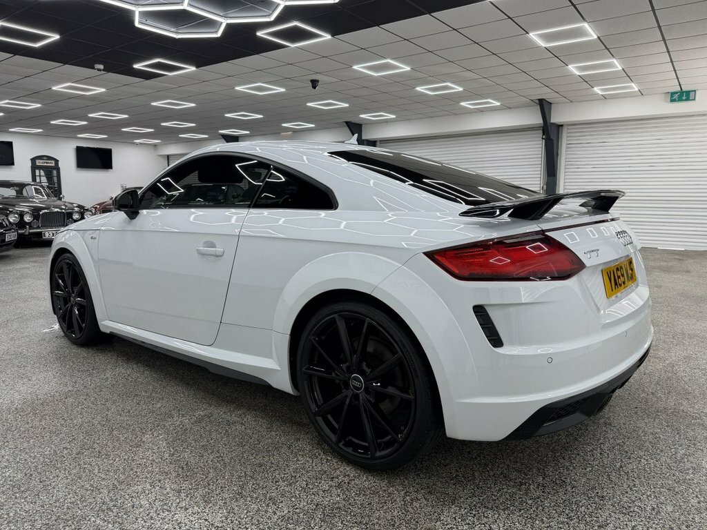 Audi TT 2L Black Edition White #5