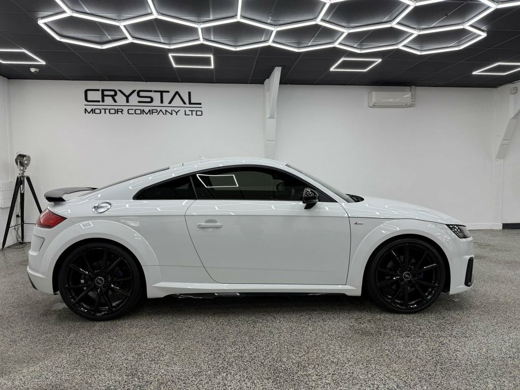Audi TT 2L Black Edition White #2