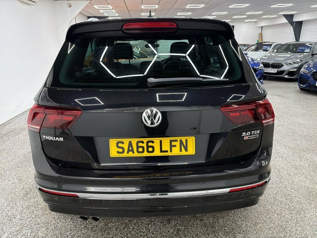 Volkswagen Tiguan R Line Tdi Bmt 4Motion Dsg Black #4