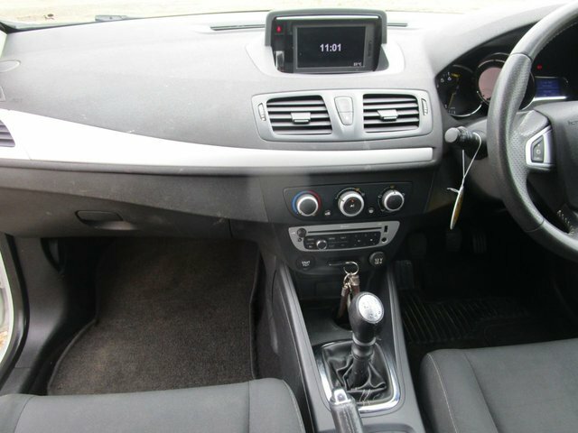 Renault Megane Hatchback White #6