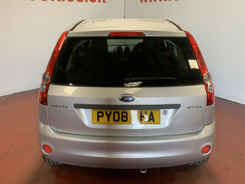 Ford Fiesta Silver #1
