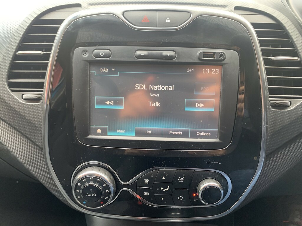 Renault Captur Signature Nav Dci Red #15