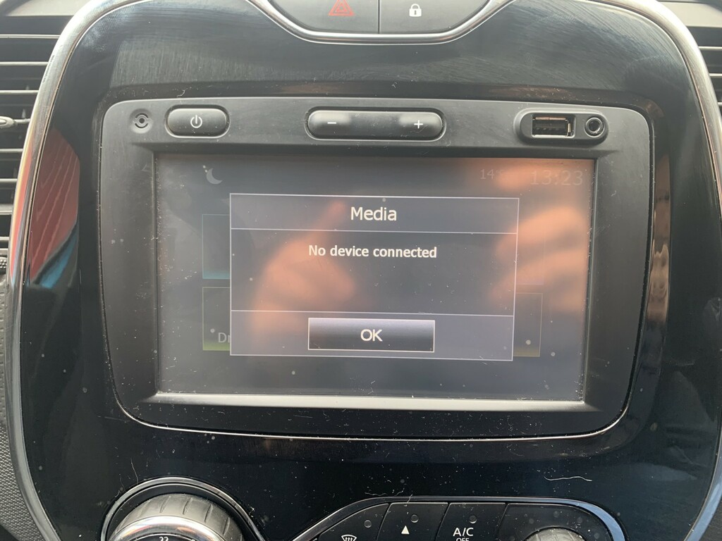 Renault Captur Signature Nav Dci Red #16