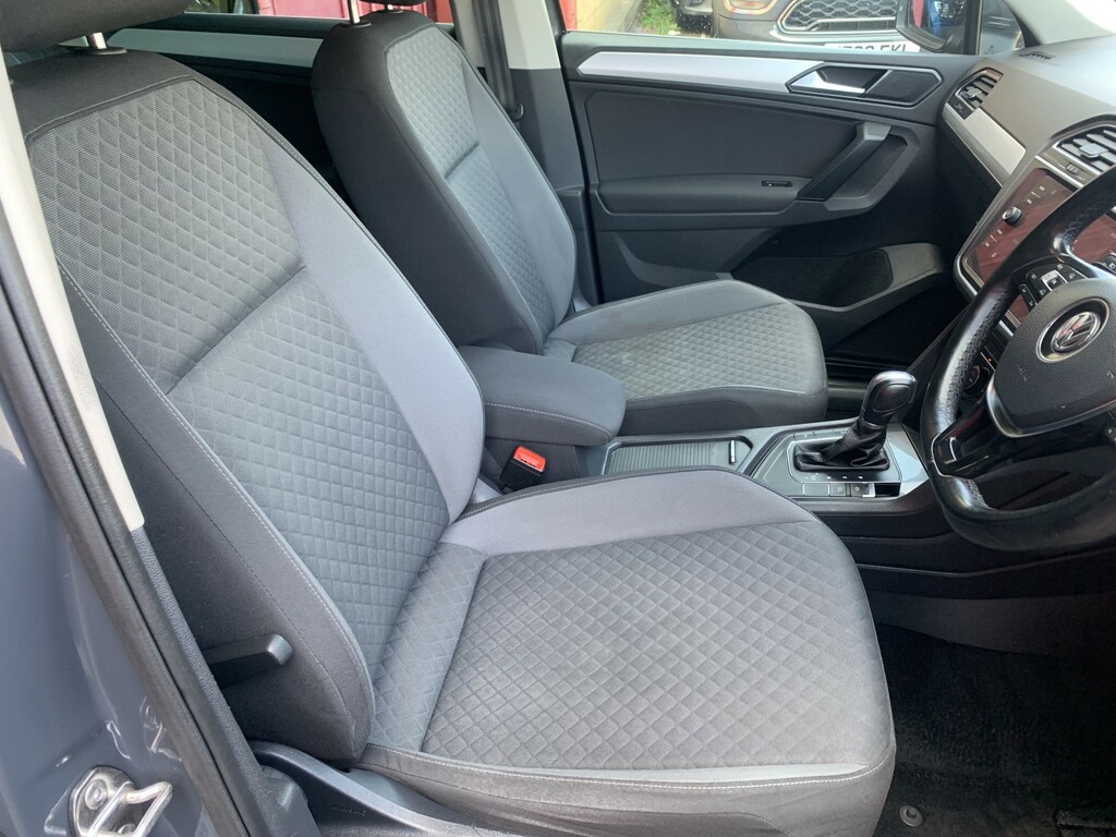 Volkswagen Tiguan 2.0 Tdi Se Navigation Grey #3