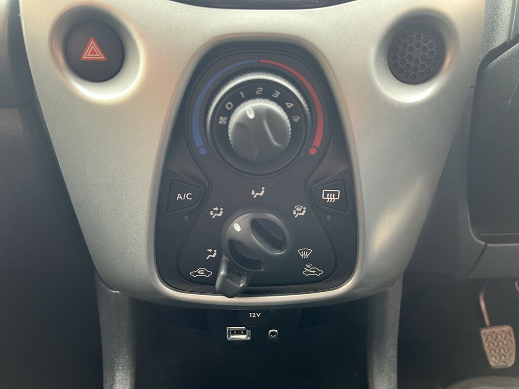 Peugeot 108 Black #16