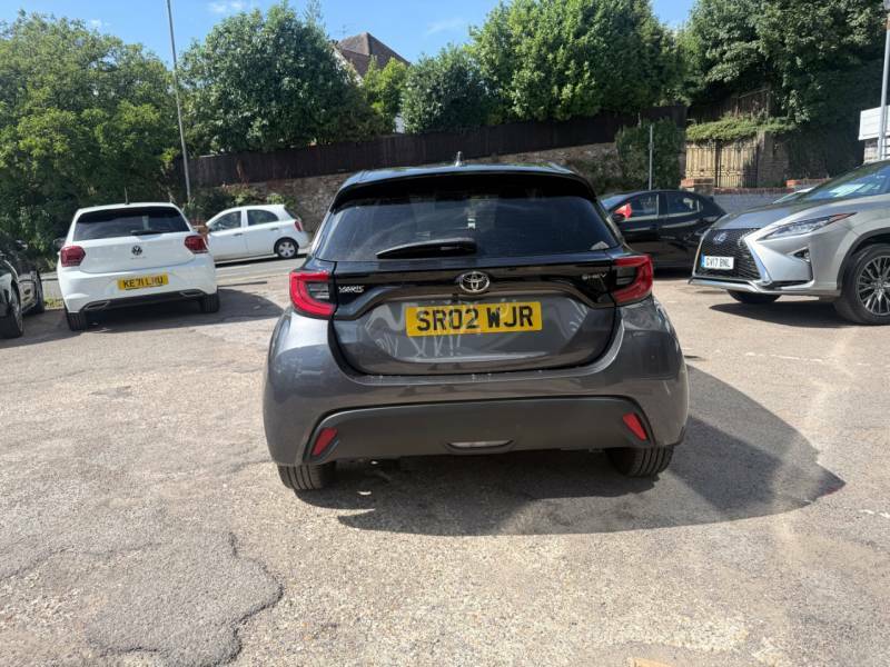Toyota Yaris 1.5 Hybrid Design Cvt - Ftsh - 1 Owner - Car P Grey #4