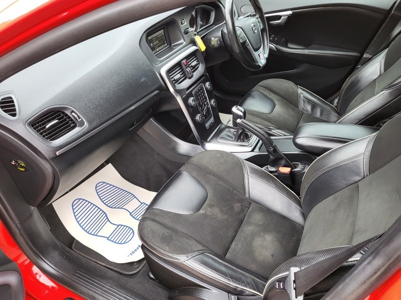 Volvo V40 2.0 Turbo D2, R Design Edition, Free Tax. Silver #20