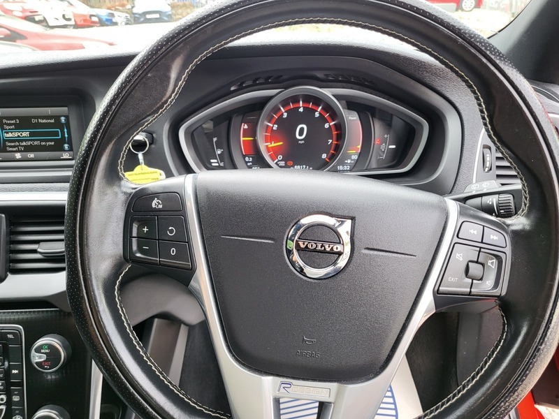 Volvo V40 2.0 Turbo D2, R Design Edition, Free Tax. Silver #10