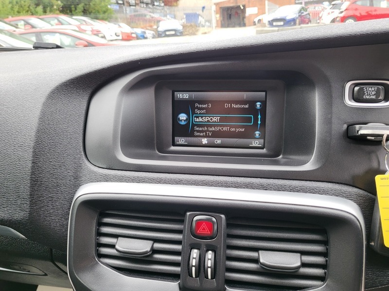 Volvo V40 T2 R-design Red #4
