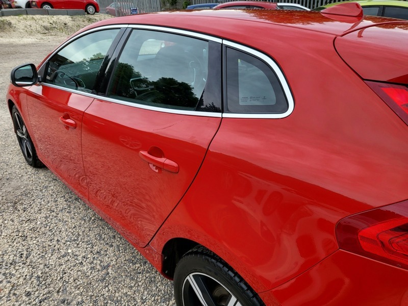 Volvo V40 2.0 Turbo D2, R Design Edition, Free Tax. Silver #21
