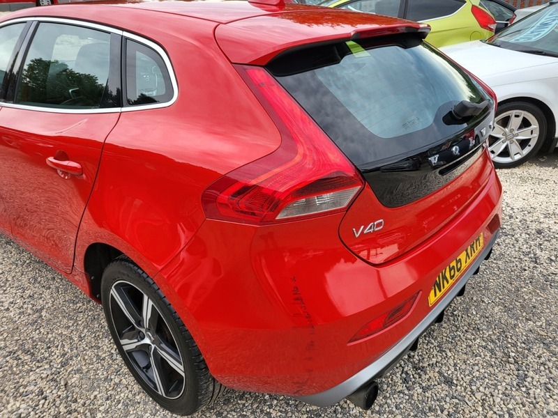 Volvo V40 2.0 Turbo D2, R Design Edition, Free Tax. Silver #19