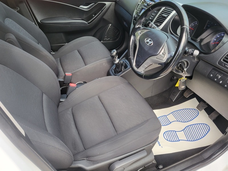 Hyundai Ix20 Active White #2