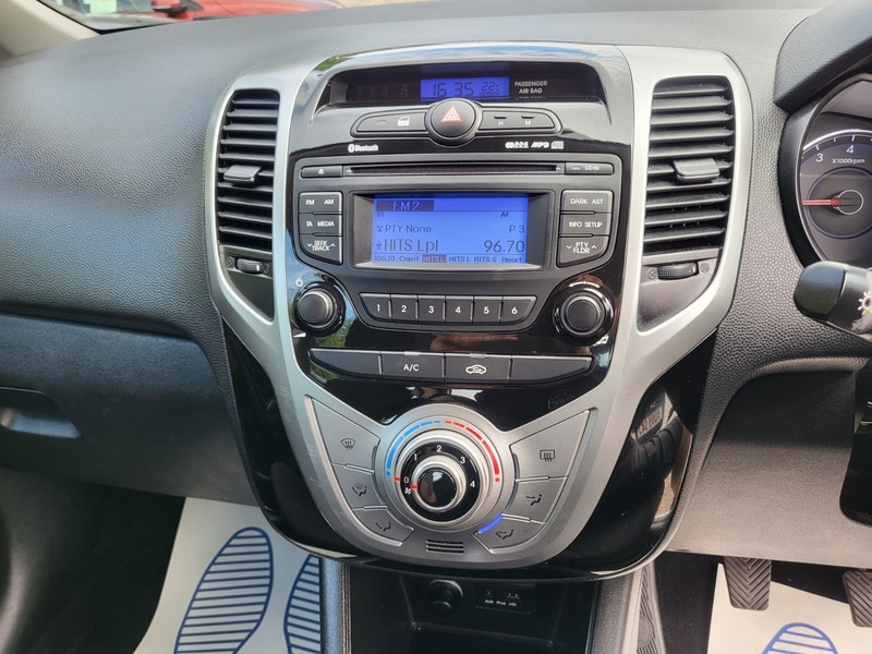Hyundai Ix20 Active White #4