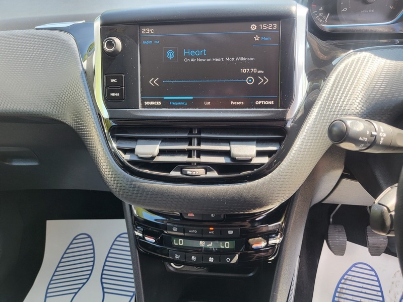 Peugeot 2008 Allure Black #4