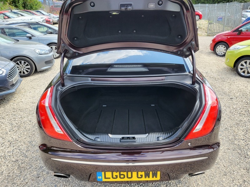 Jaguar XJ Saloon Blue #29