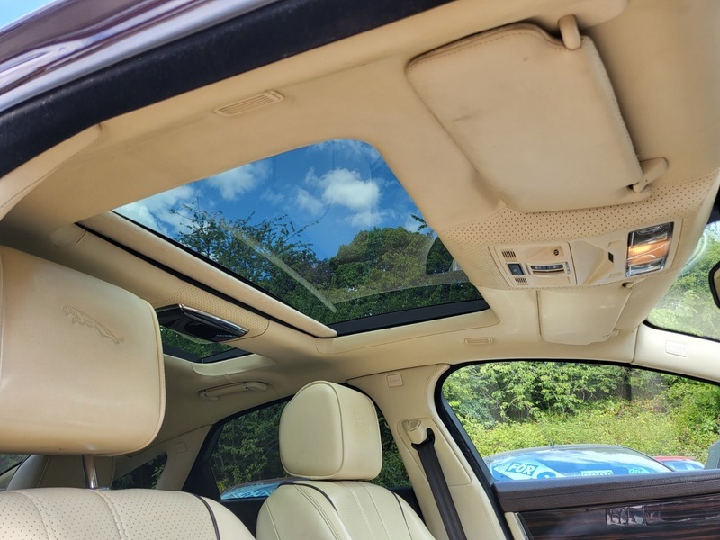 Jaguar XJ Saloon Blue #24