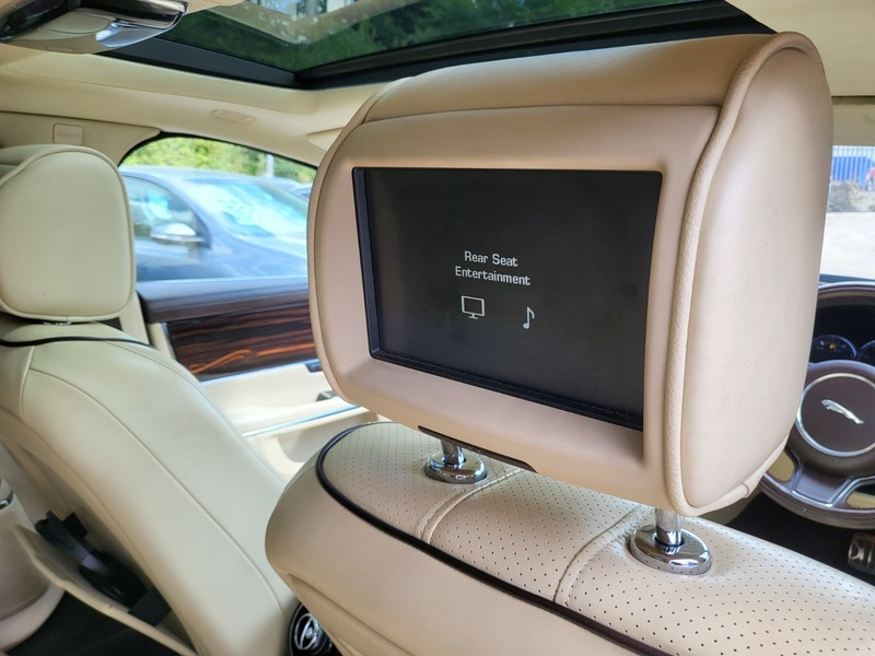 Jaguar XJ Saloon Blue #27