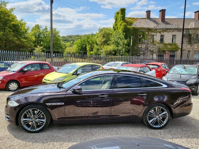 Jaguar XJ Saloon Blue #23