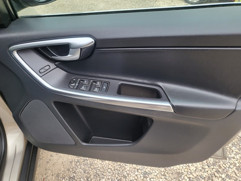 Volvo XC60 Suv Black #15