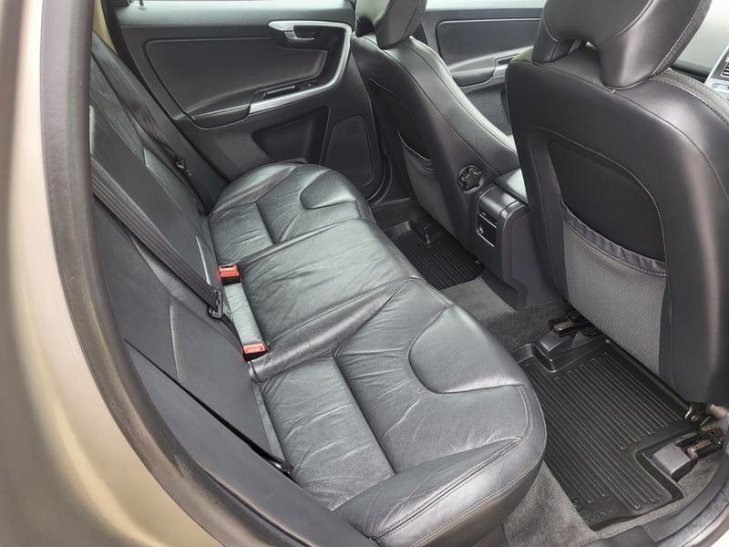 Volvo XC60 Suv Black #17