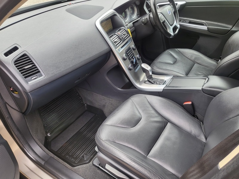 Volvo XC60 Suv Black #23