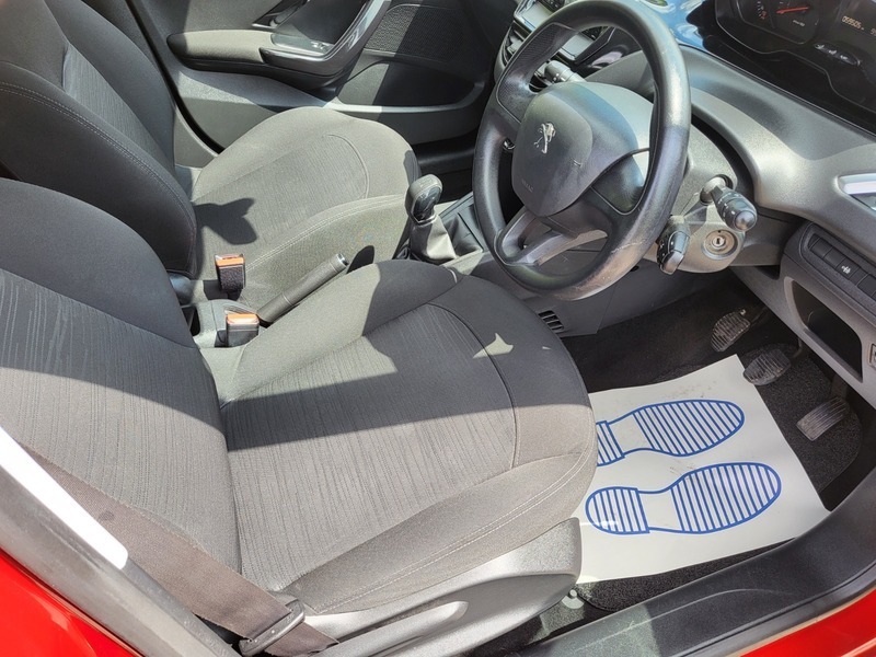 Peugeot 208 Access Plus Red #2