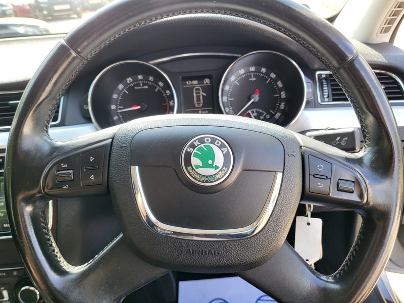 Skoda Superb 2.0 Tdi Cr 170 Elegance Black #10