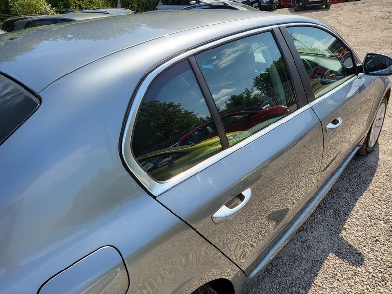 Skoda Superb 2.0 Tdi Cr 170 Elegance Black #13