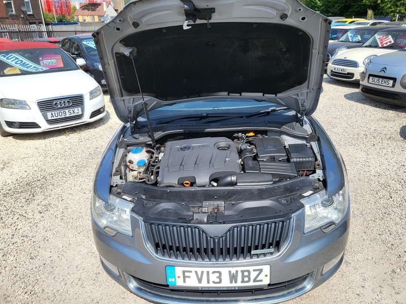 Skoda Superb 2.0 Tdi Cr 170 Elegance Black #25