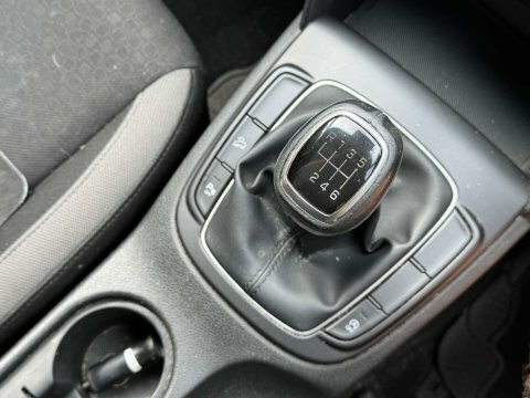 Hyundai Kona S Orange #17